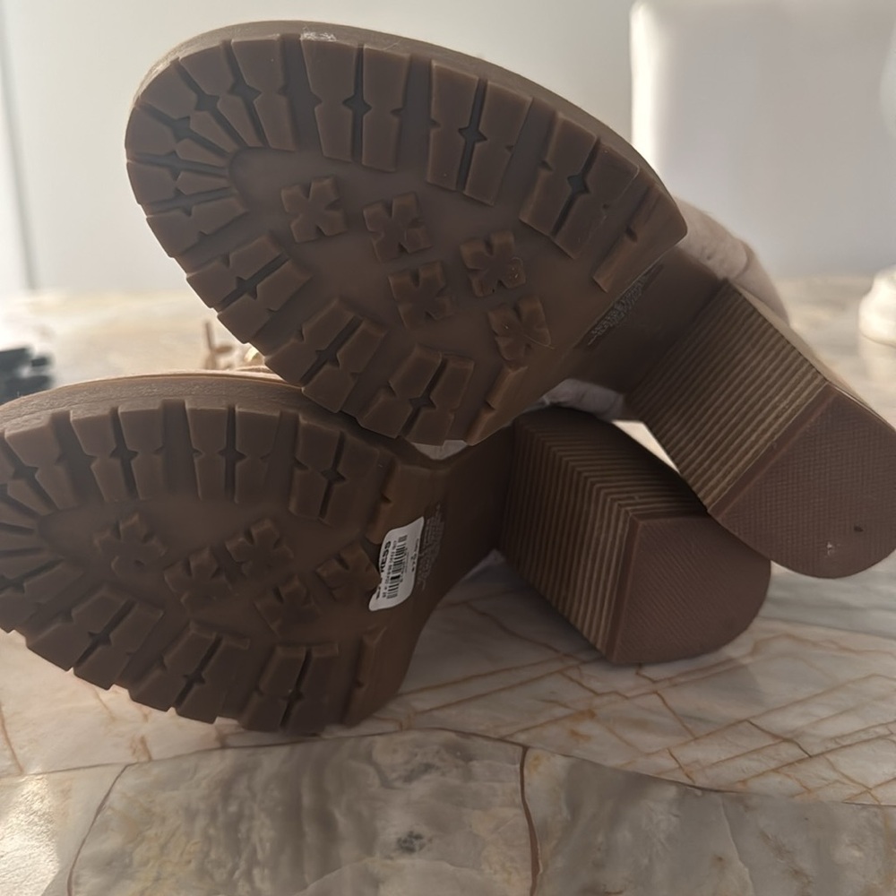 Express Booties - Picture 5 of 7